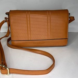 CROSSBODY